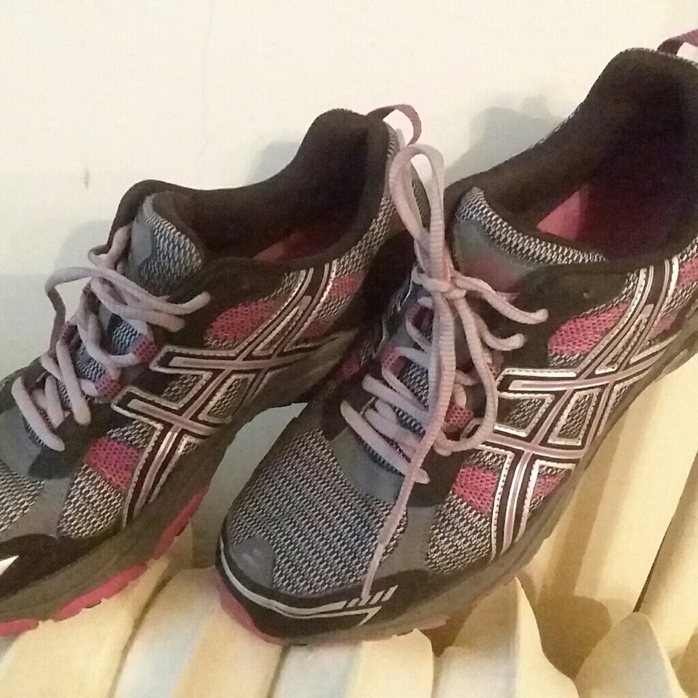 Almost new ASICS women's tennis shoes size 11